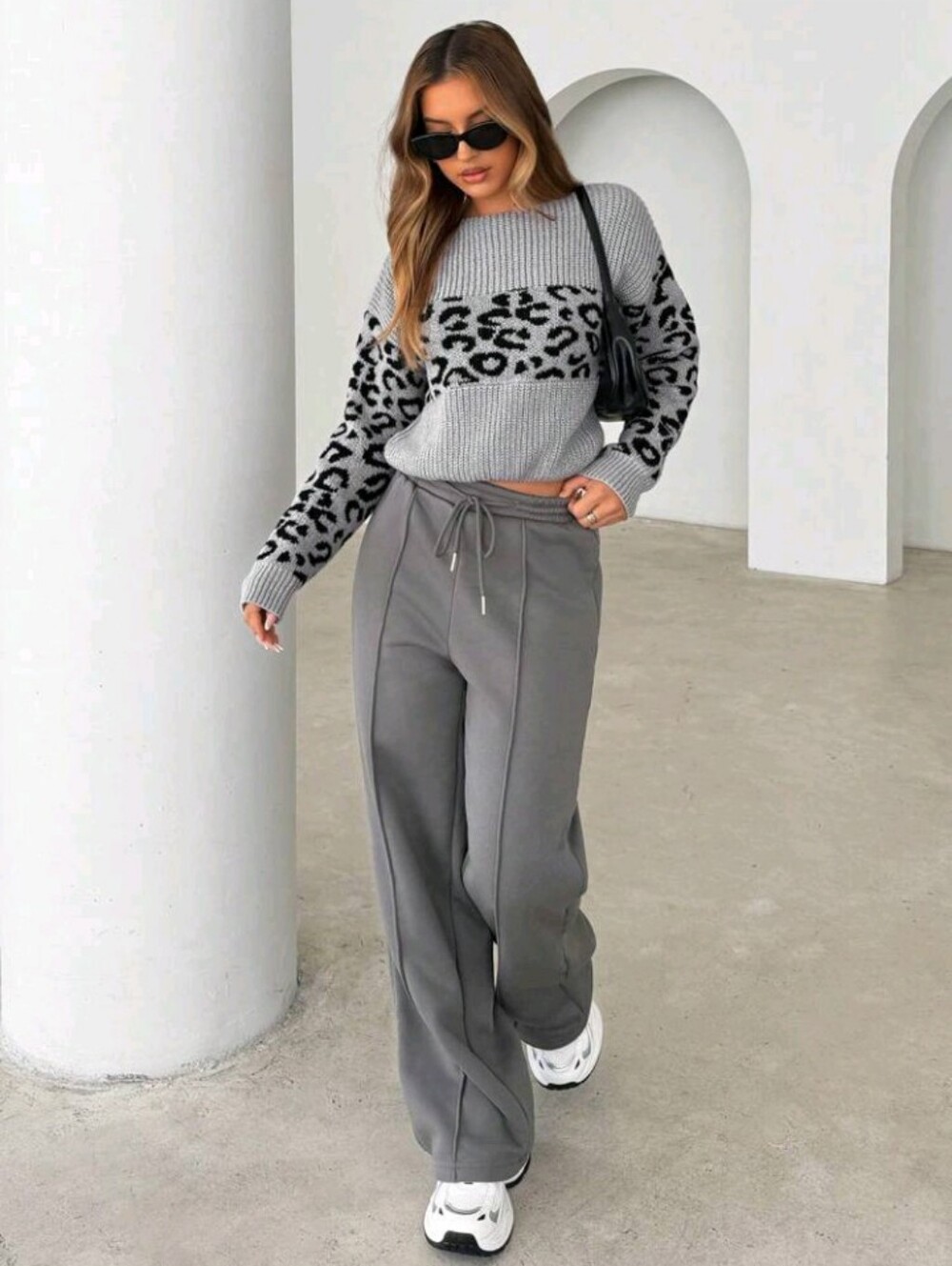 Women's Leopard Print Patchwork Long Sleeve Pullover Sweatshirt,Long - Picture 4 of 6